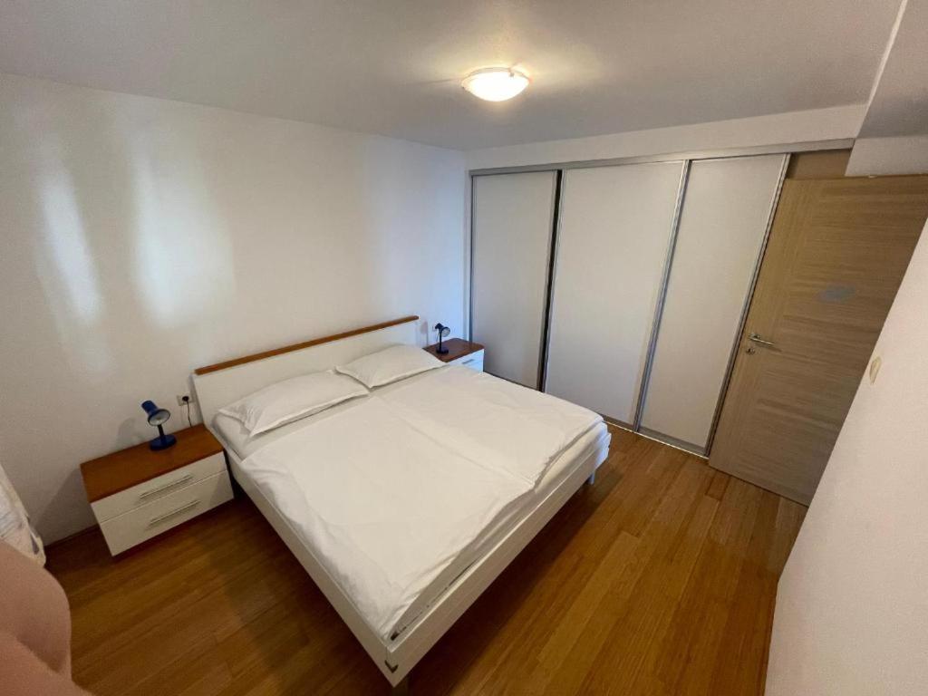 Bellevue Rooms Stara Baška Εξωτερικό φωτογραφία
